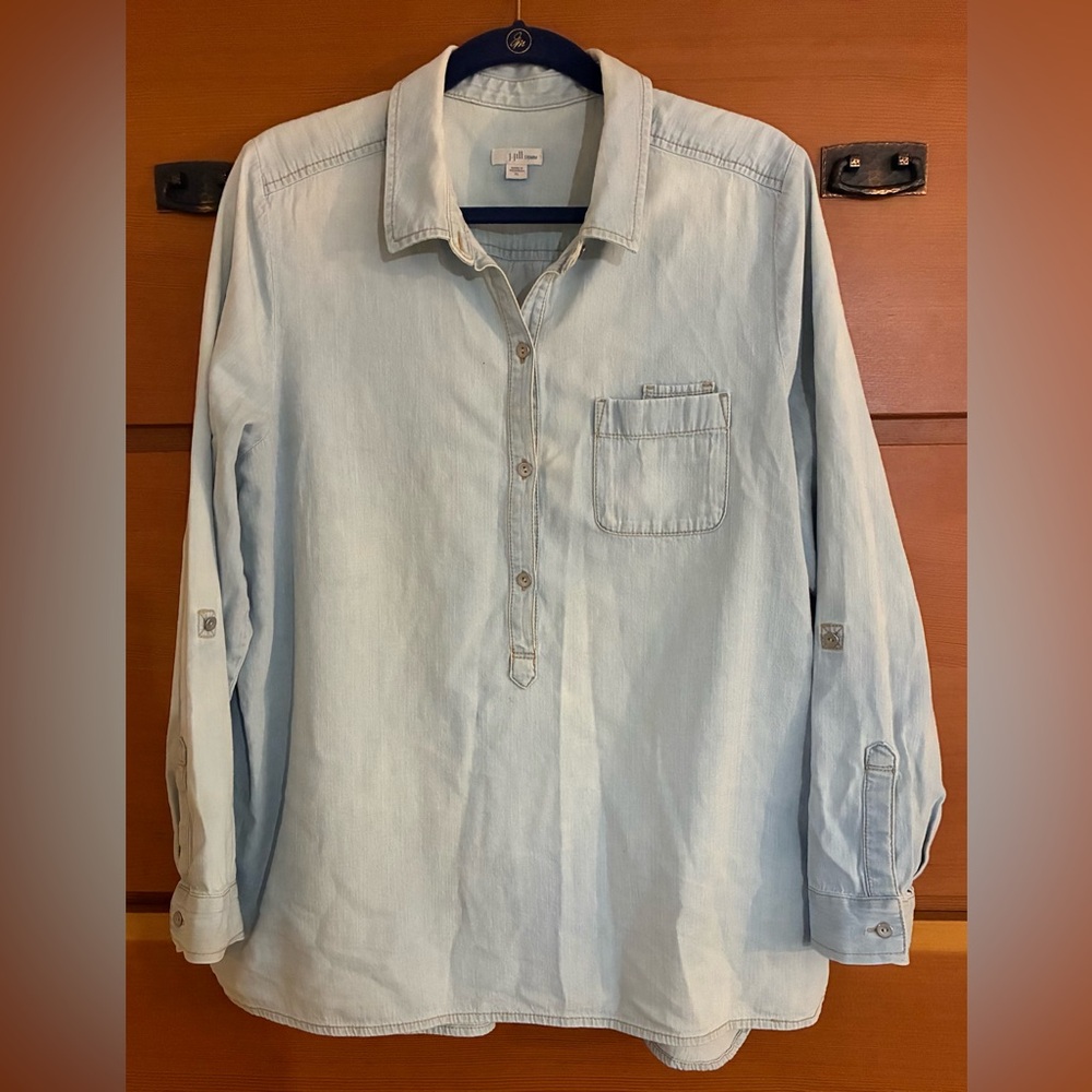 J.Jill Chambray Denim Long Roll Tab Sleeve Pullover in a Light Denim